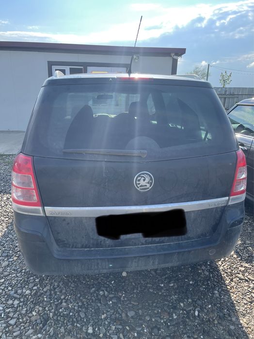 Dezmembrez opel zafira din 2008