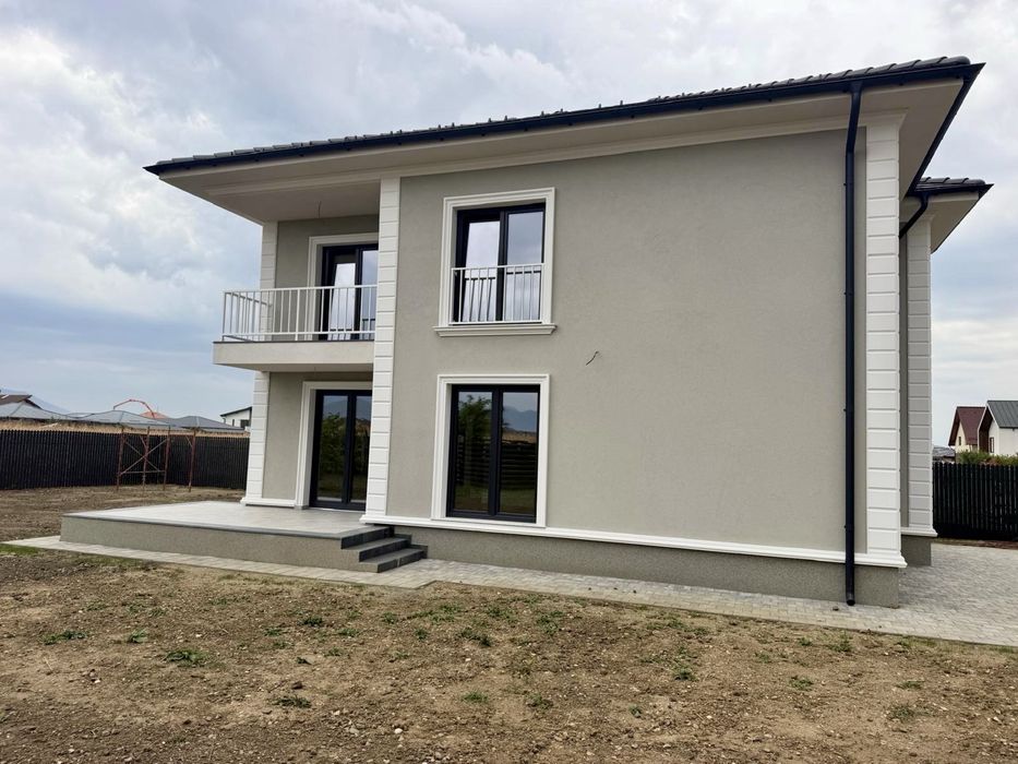 Casă individuală, nouă, de vânzare în Cristian, județul Brașov