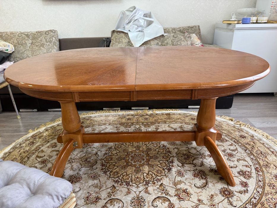 Продаётся стол из дерево.