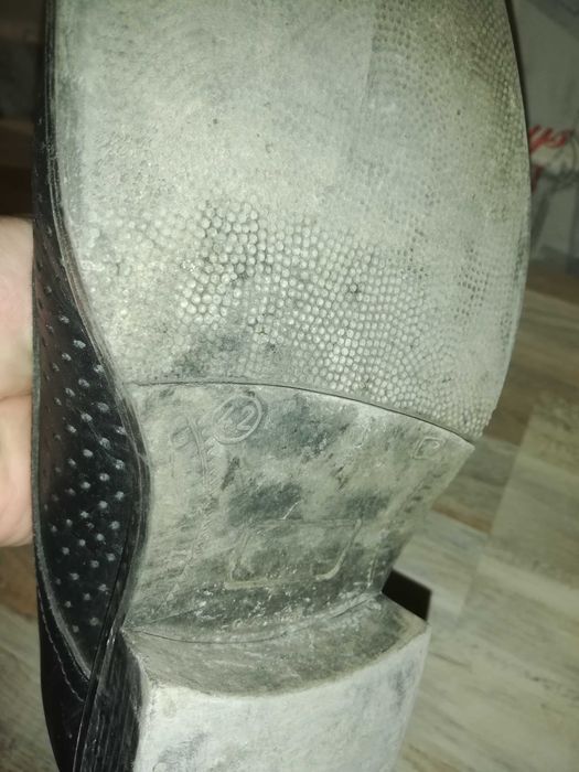 Кожени перфорирани обувки