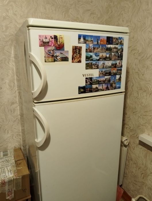 Холодильник в хорошим состояние работает