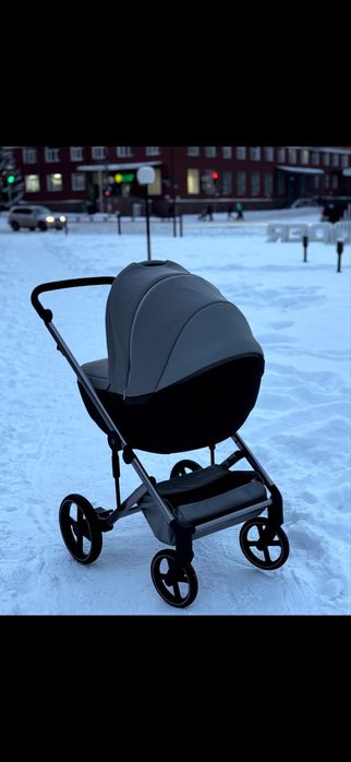 Срочно продам коляску анекс
