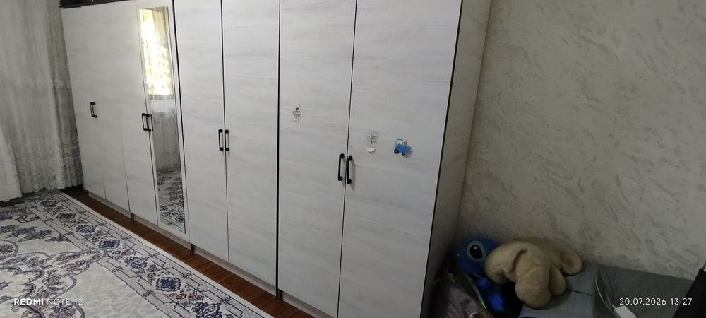 5 ta shkaf sotiladi holati yaxshi