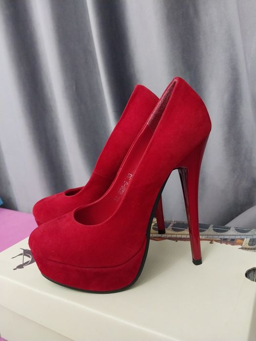 Туфли замш новый