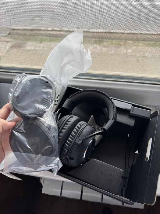 Продам игровые наушники Logitech G PRO X