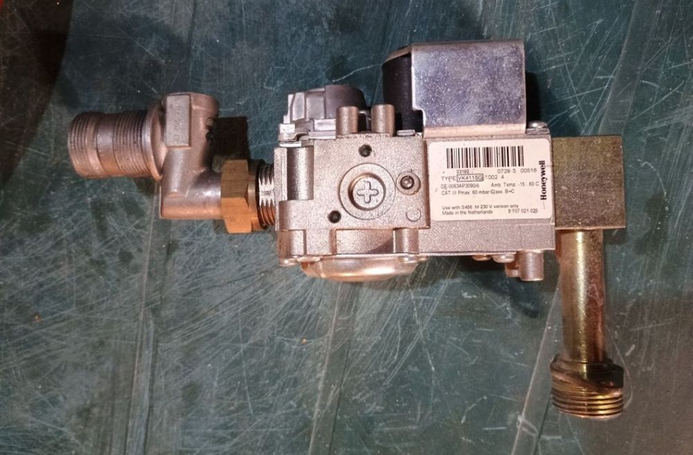 Piese centrală termică Junkers Ceraclass Midi Bosch 24 kW, valvă gaz