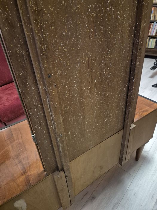 Comodă din lemn masiv cu oglinda