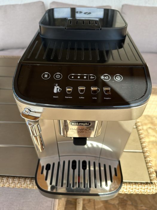 Vand expresor de cafea delonghi