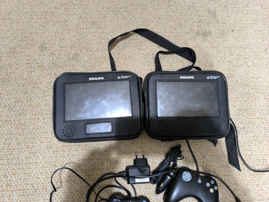 ДВД и игра за кола Philips