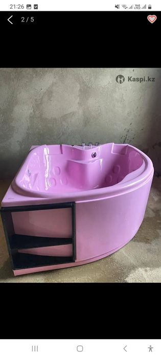 Ванное необычное двухместное розовое