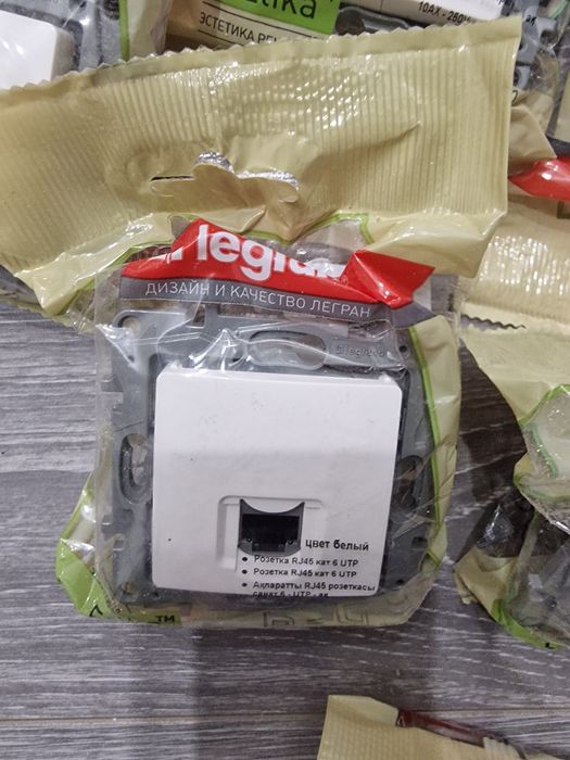 Розетки в комплекте с рамками