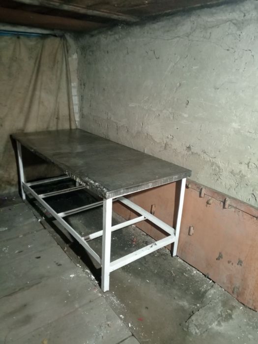 Стол из нержавеющей стали