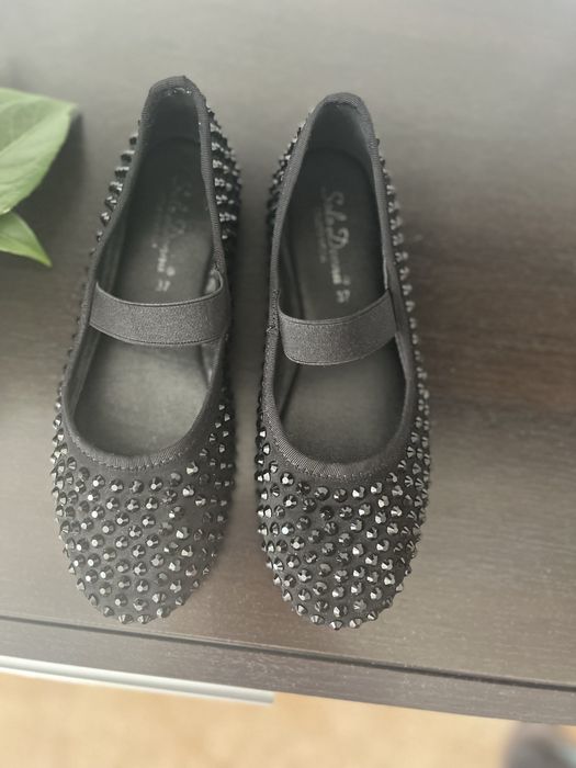 Balerini,marimea 37, cu insertii de pietre, eleganti in stare foarte b