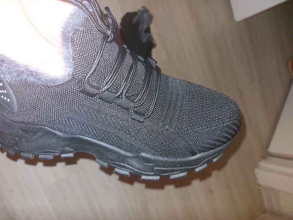 Продам зимние ботинки с мехом