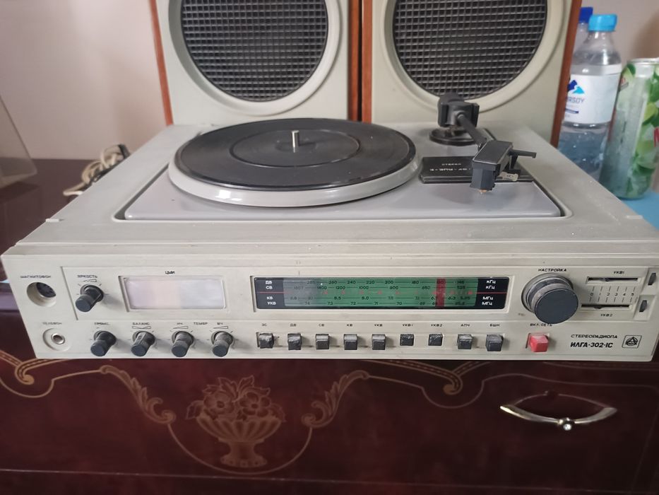 Стереорадиола «Илага-302-IC» СССР с ЦМИ, проигрыватель винила + радио,