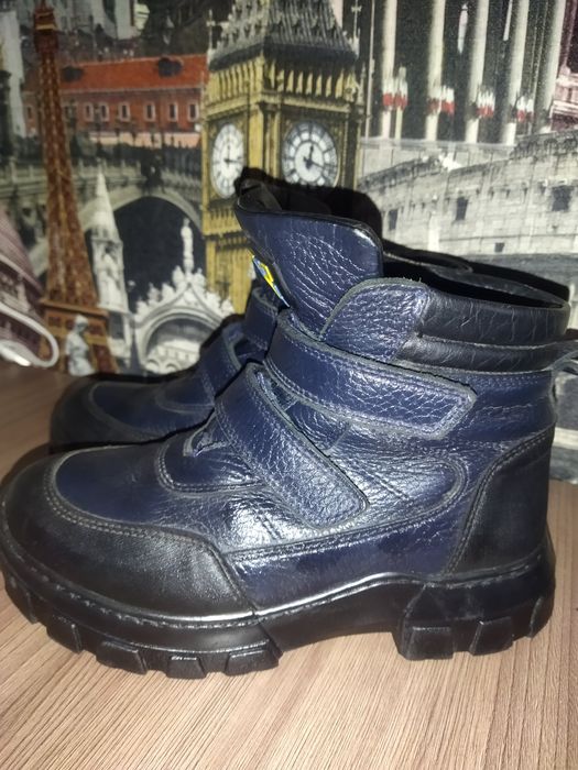 Продам детские ботинки