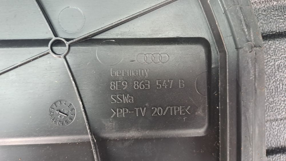 Органайзер, капак и захващач от Audi A4 B7 Avant