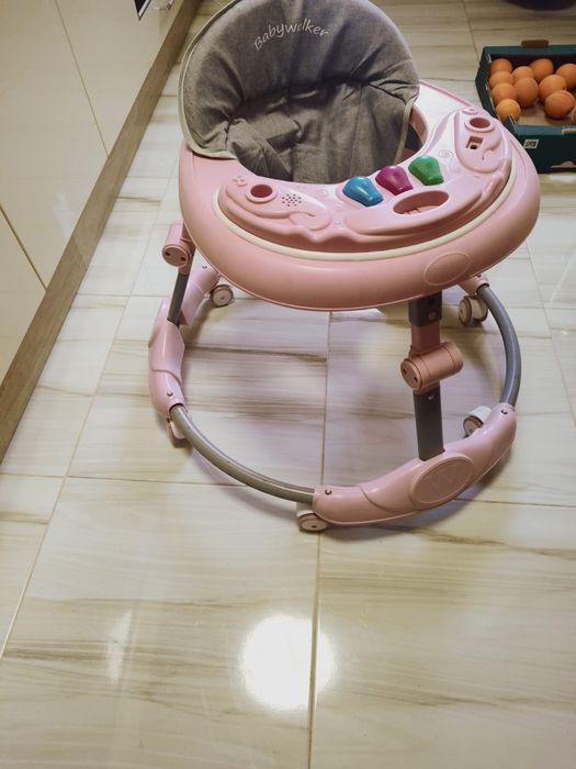 Vând scaun copil și rotobil, câte 150 lei fiecare