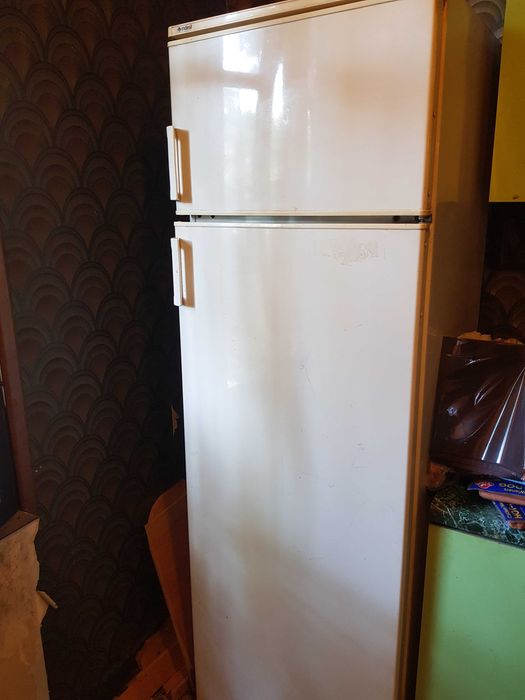 Продам холодильник Indesit