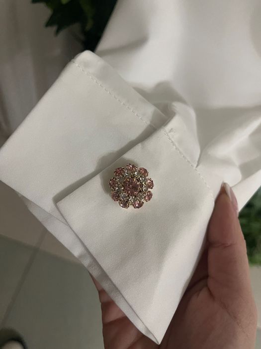 Елегантни бели ризи