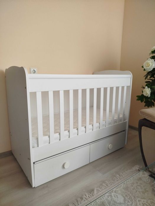 Бебешко легло с люлка 2 в 1 , бяло