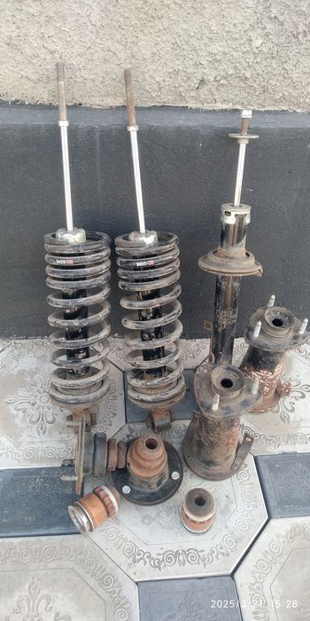 Амортизатор на Лексус