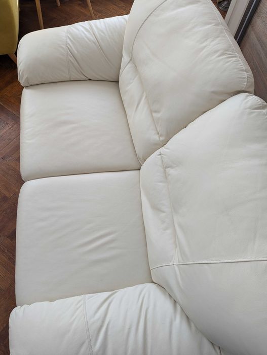 Canapea din piele albă
