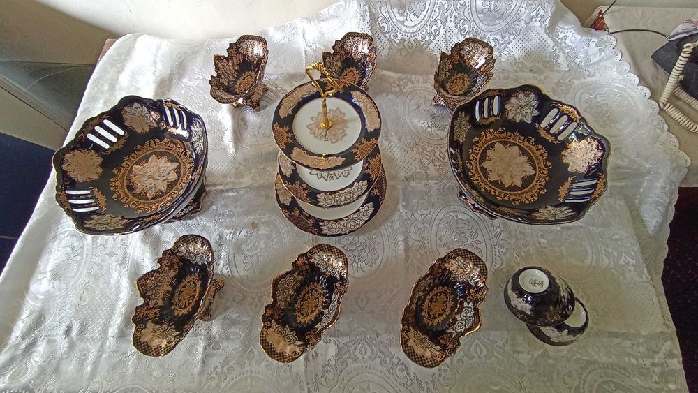 Qornida chandiq bolgan qizning shaxsiy fotosurati