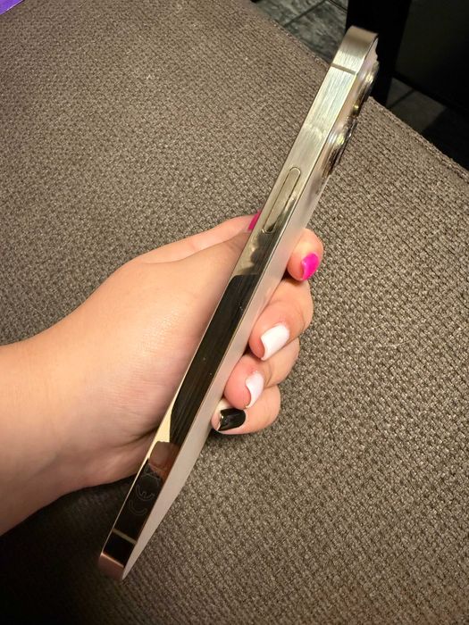 iPhone 13 Pro Max 128GB + 10бр. калъфи и стъклен протектор