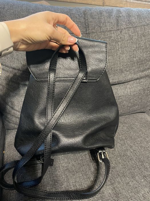 Черна кожена раница