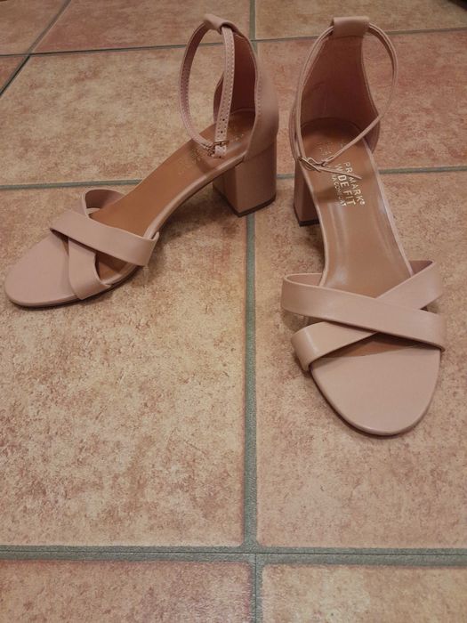 Продавам обувки внос от Великобритания