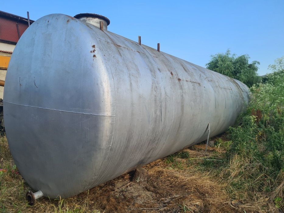 Продавам 2 броя цистерни