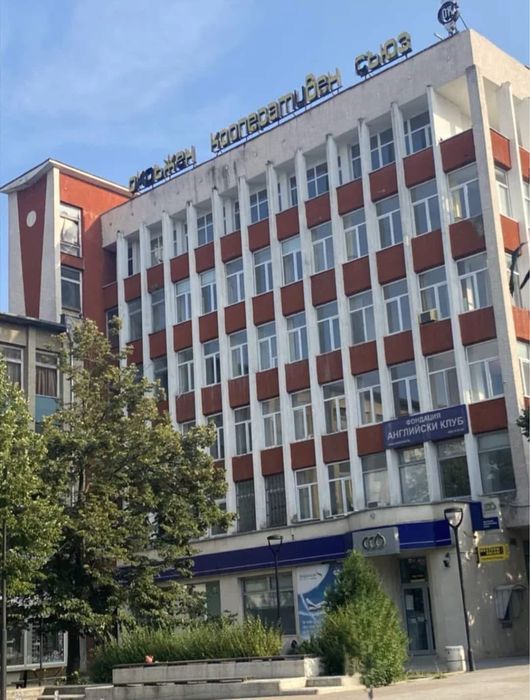 Продава се самостоятелен административен обект на 2- ри етаж в идеалния център на гр. ТЪРГОВИЩЕ – ДИРЕКТНО ОТ СОБСТВЕНИК