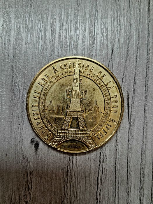 Монета от Айфеловата кула Париж