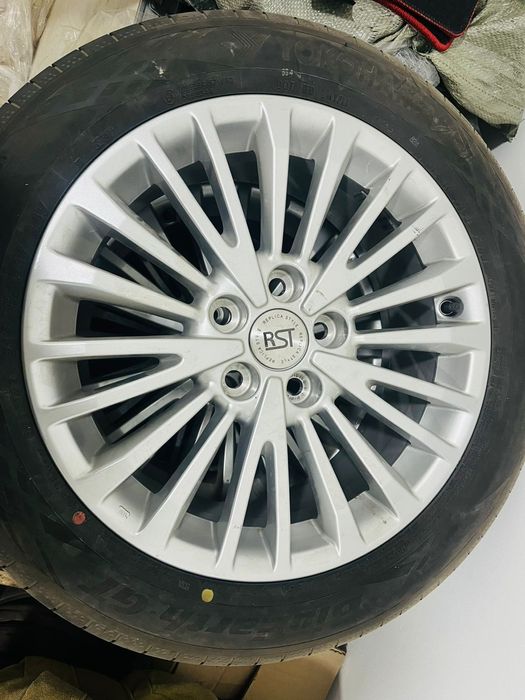 Продам комплект шины вместе с титанкой