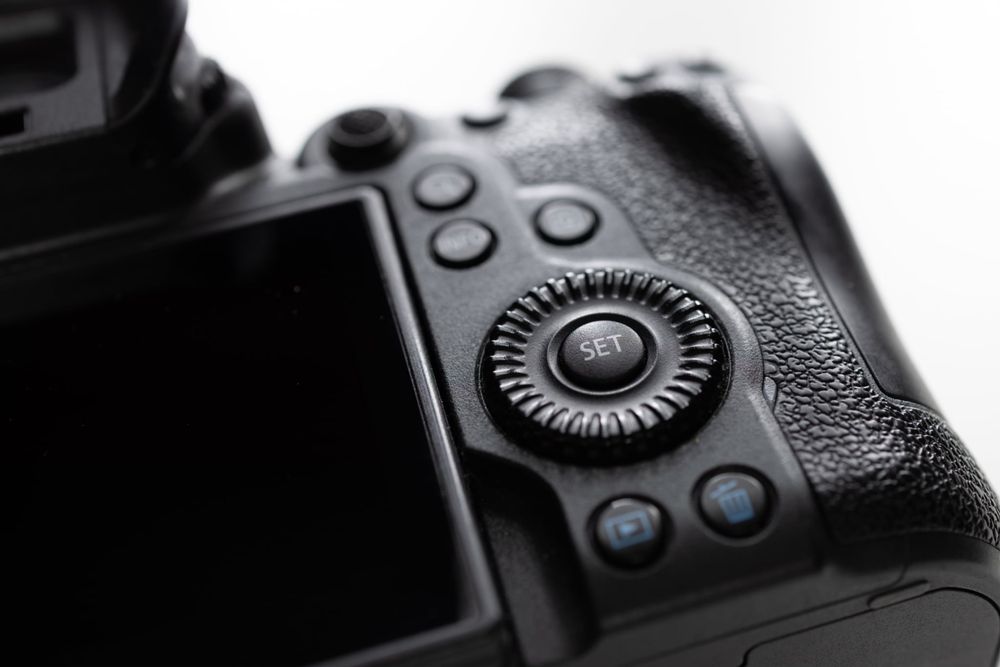 Продавам в гаранция Canon R6 mk2