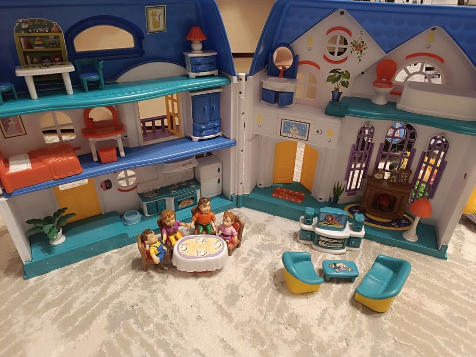 Продам кукольный домик