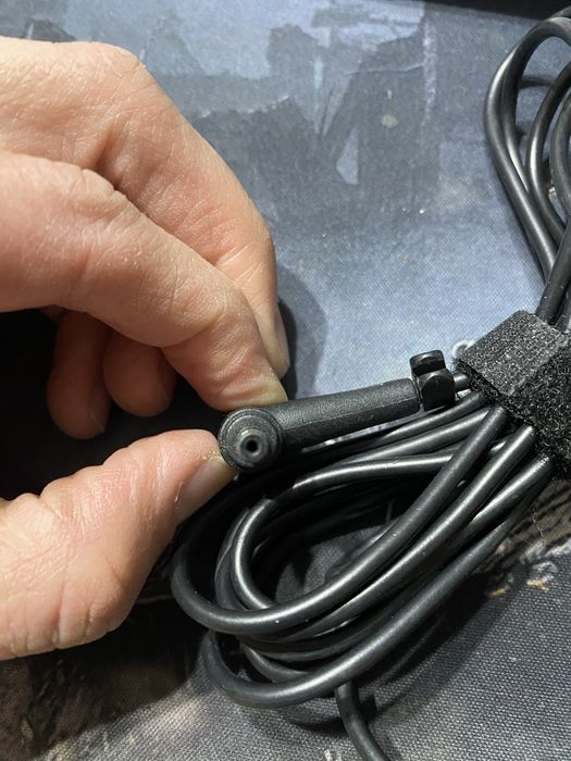 Продам блок питания для ноутбука Asus.