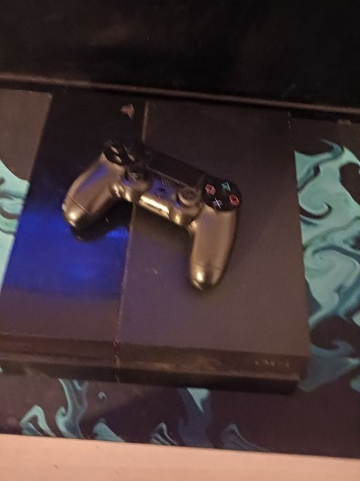 Vând PS4 1t merge foarte bine