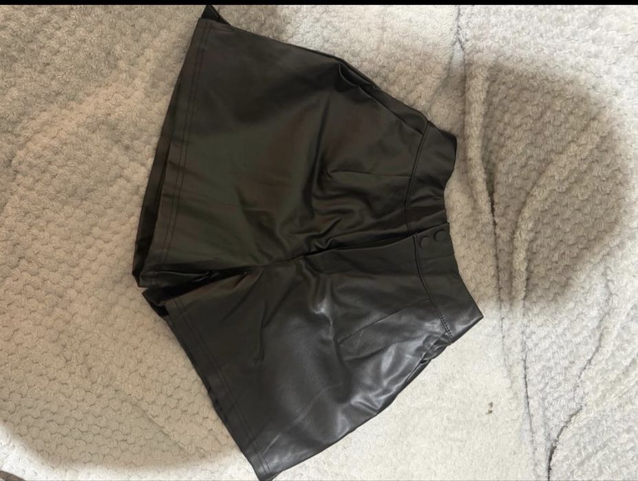 Шорты новые кожанные