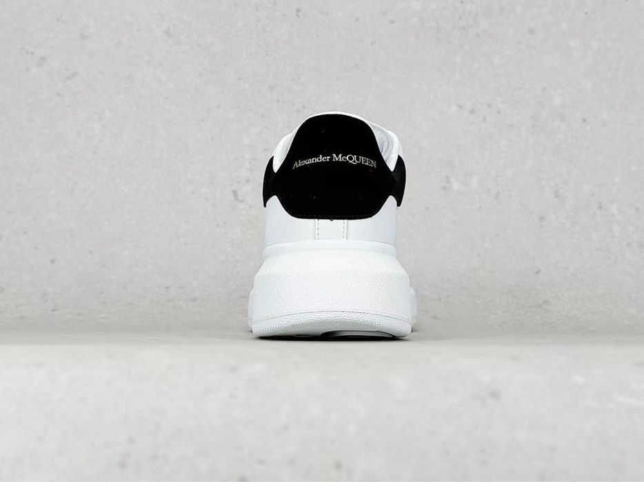 Alexander McQueen Oversized Sneaker – White/ Black Poze Reale