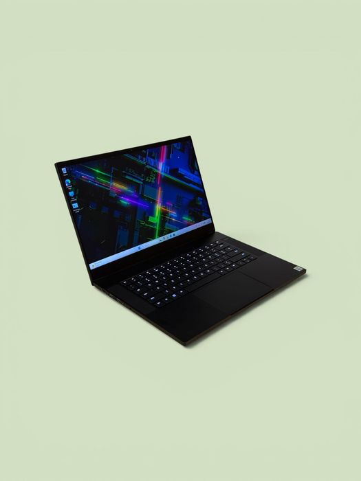 Геймърски Лаптоп 15.6’Full HD IPS 300Hz RTX 2080 Super 8GB Core I7-10875H Razer Blade Advanced 15 32GB DDR4 1TB SSD