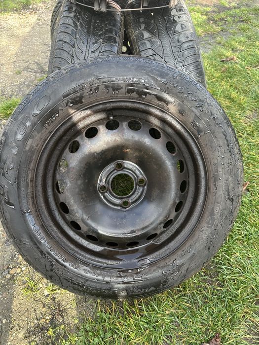 Vand cauciucuri cu tot cu janta