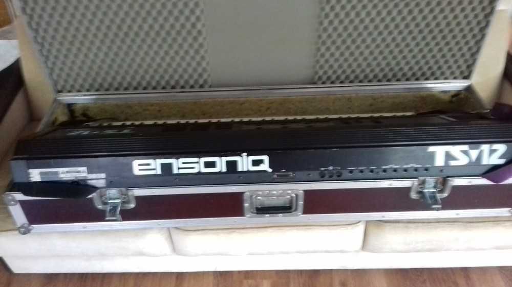 Vand Sintetizator Ensoniq TS-12 cu emulator floppy si hard case