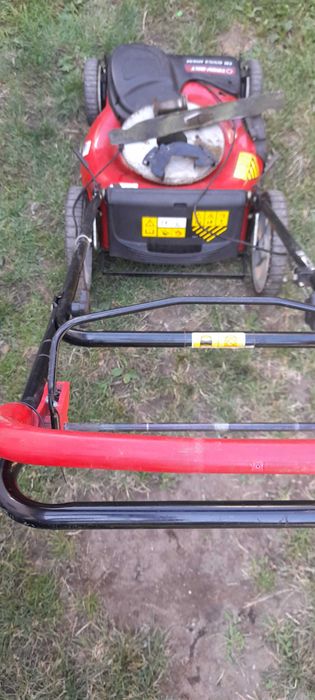 Masina de tuns iarba