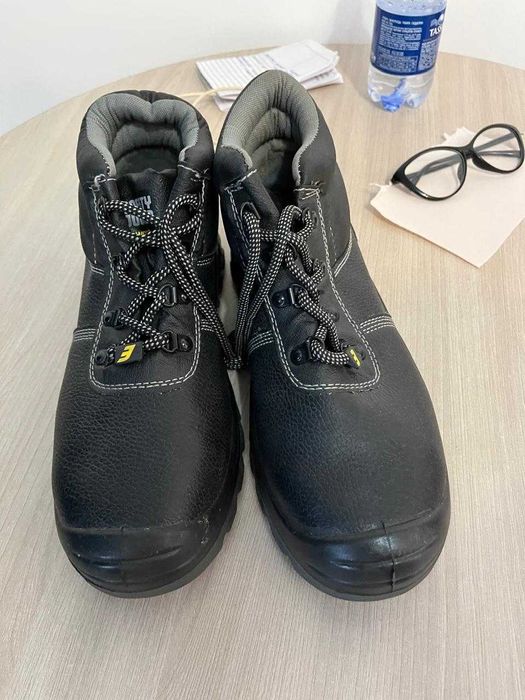 Продам обувь для работы