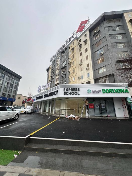 Паркентский 270 м2 1 этаж+ 200 м2 цоколь продается помещение вдоль дор