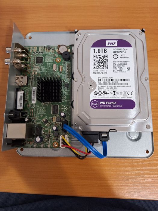 Видеорегистратор  для видеонаблюдения HI Wath DS-H104G на 1 TB