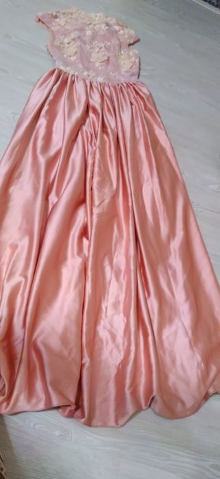 Вечерний платья. Состояние очень идеальное. Производство Турция.