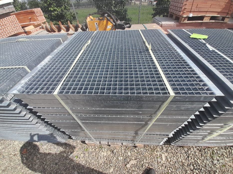 Trepte si gratare zincate, avem maimulte modele si dimensiuni pe stoc